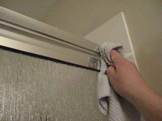 4 Cách tẩy xi măng trên nền gạch, gỗ, cửa nhôm và kính hiệu quả (3)