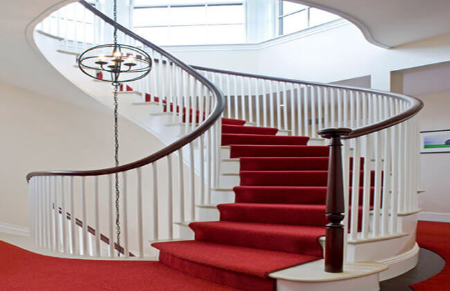 Giặt thảm cầu thang sạch sẽ và hiệu quả cùng GiDiVi (2)