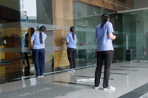 Quy trình vệ sinh và làm sạch các trang thiết bị nhà hàng (3)