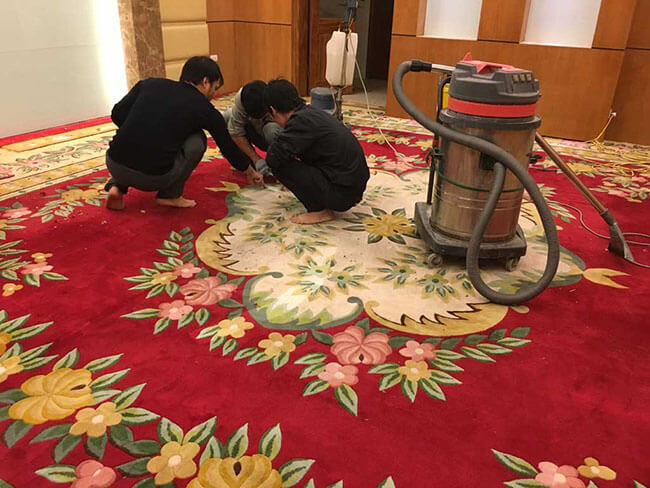 Vì sao dịch vụ giặt thảm hội trường của GiDiVi được ưa chuộng (1)