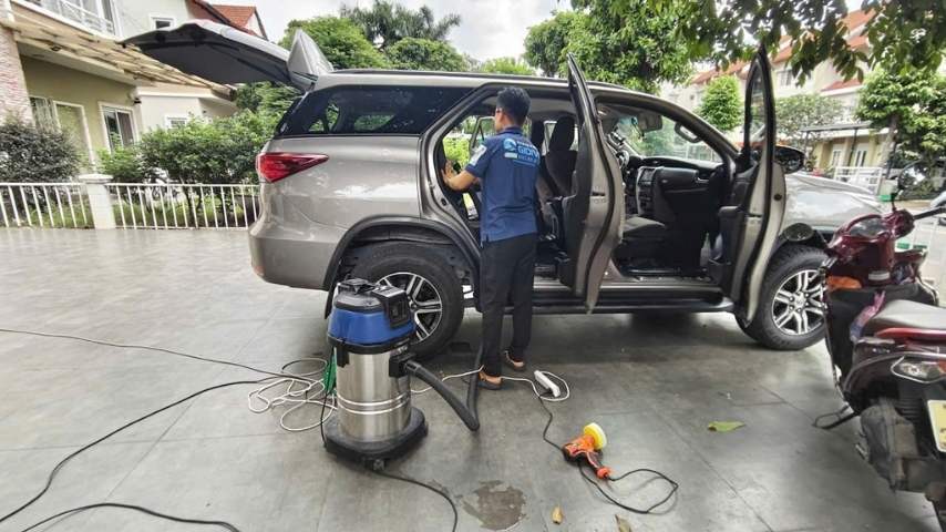 Vệ sinh nội thất xe Fortuner