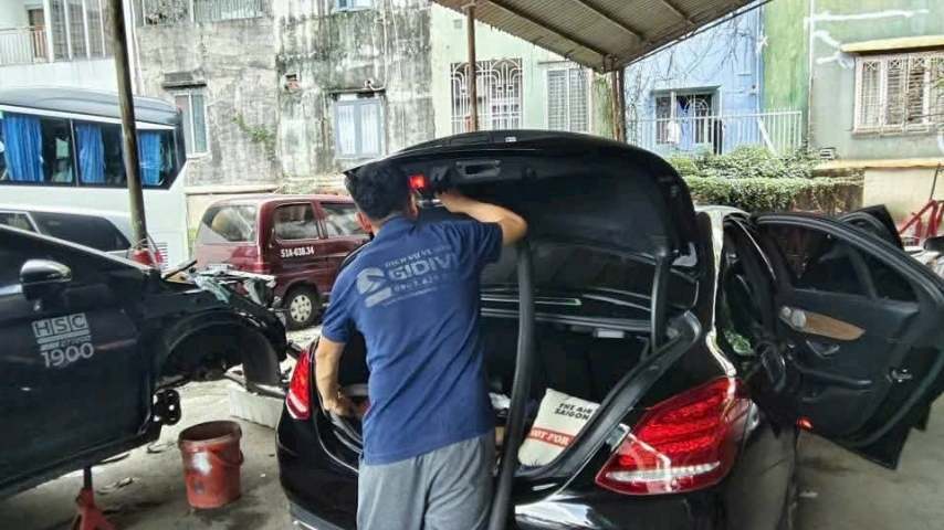 Vệ sinh nội thất xe Mercedez