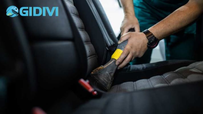 Vệ sinh nội thất ô tô Phú Nhuận