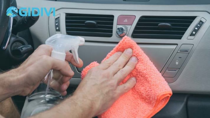 Vệ sinh nội thất ô tô quận 5