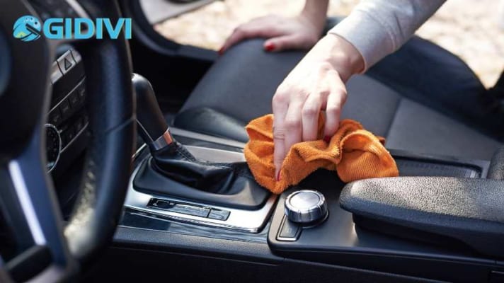 Vệ sinh nội thất ô tô quận Tân Phú