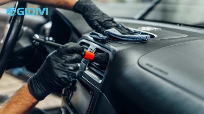 Vệ sinh nội thất ô tô tại Hóc Môn