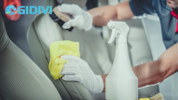 Vệ sinh nội thất ô tô tại quận 2
