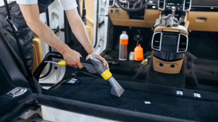 ve-sinh-noi-that-o-to-quan-12